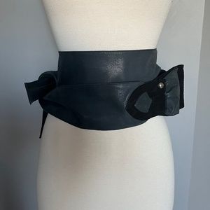 Patrizia Pepe Soft Shiny Leather‎ Gray high-waist belt Bow Python Stud Detail